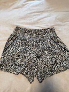 Women's Black & White Patterned Elastic-Waist Shorts